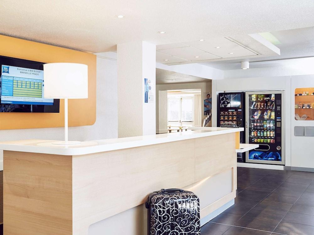 B&B Hotel Marseille Parc Chanot Bagian luar foto