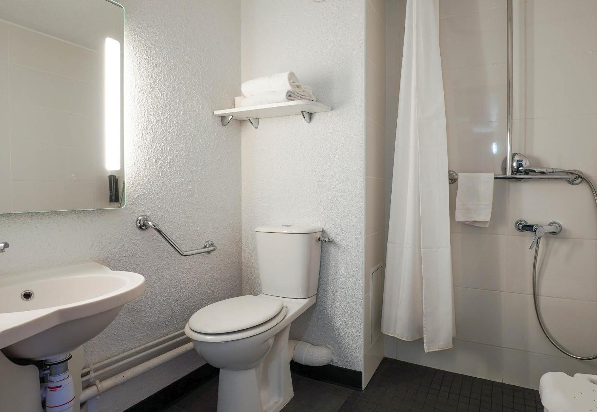 B&B Hotel Marseille Parc Chanot Bagian luar foto