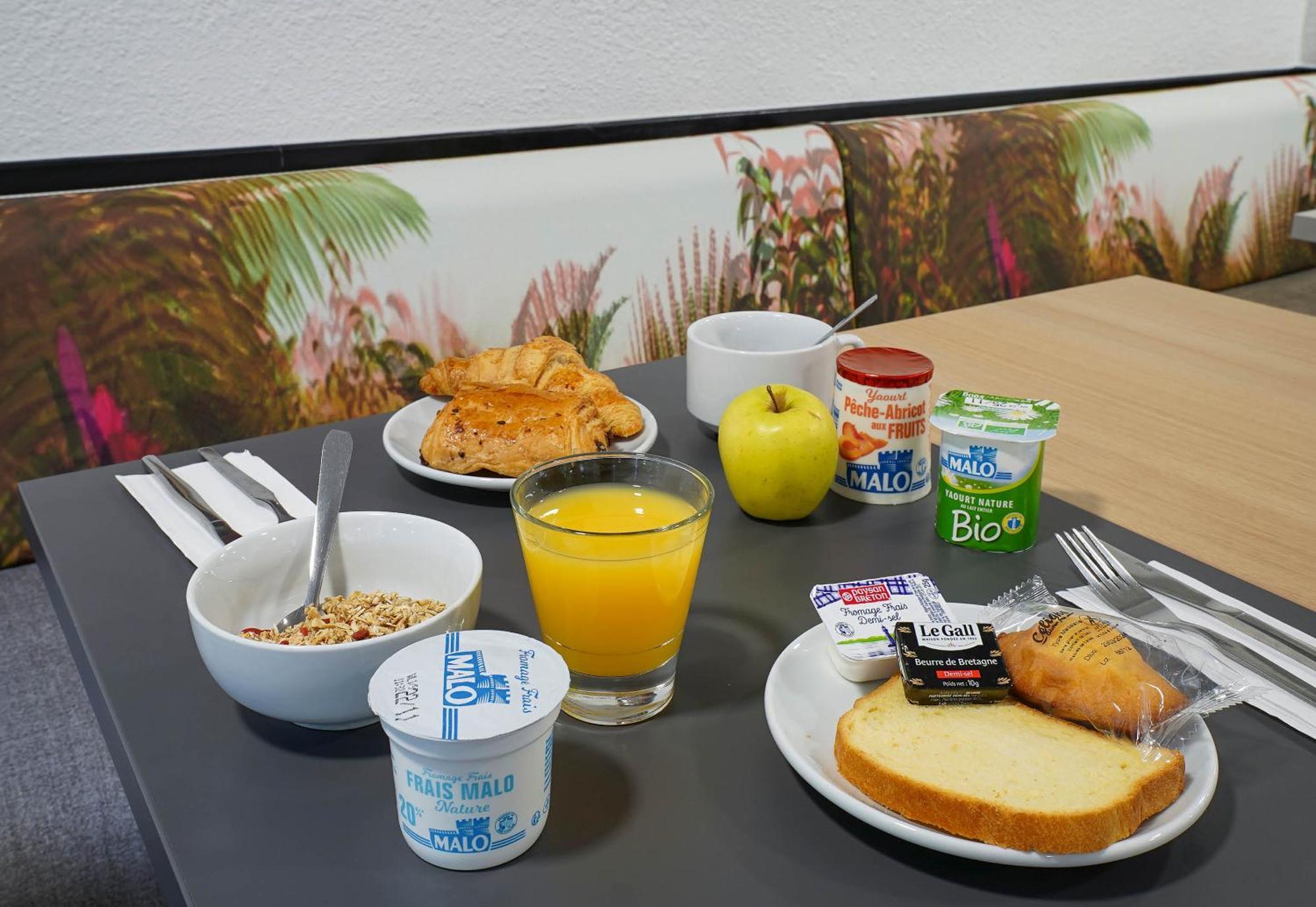 B&B Hotel Marseille Parc Chanot Bagian luar foto