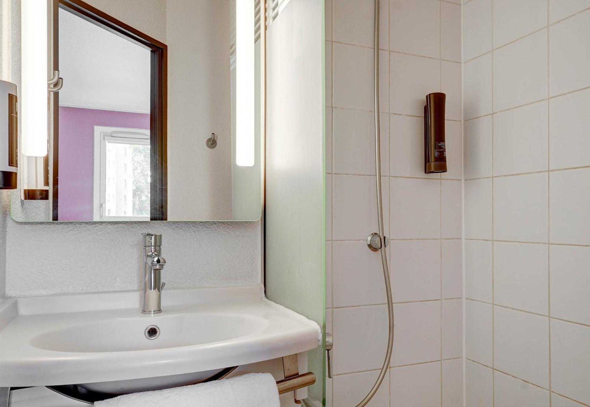 B&B Hotel Marseille Parc Chanot Bagian luar foto